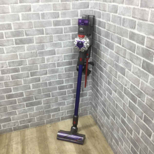 コードレススティッククリーナー Dyson V8