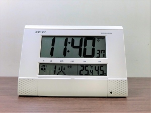 【送料無料】　電波掛置兼用時計 　【SEIKO】　アウトレット品