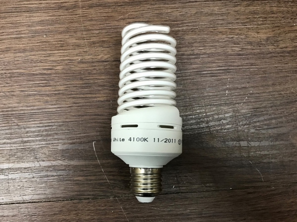 白色灯電球 18w 【未使用品】